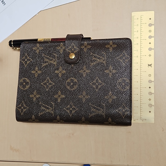 Louis Vuitton agenda - Picture 3 of 13